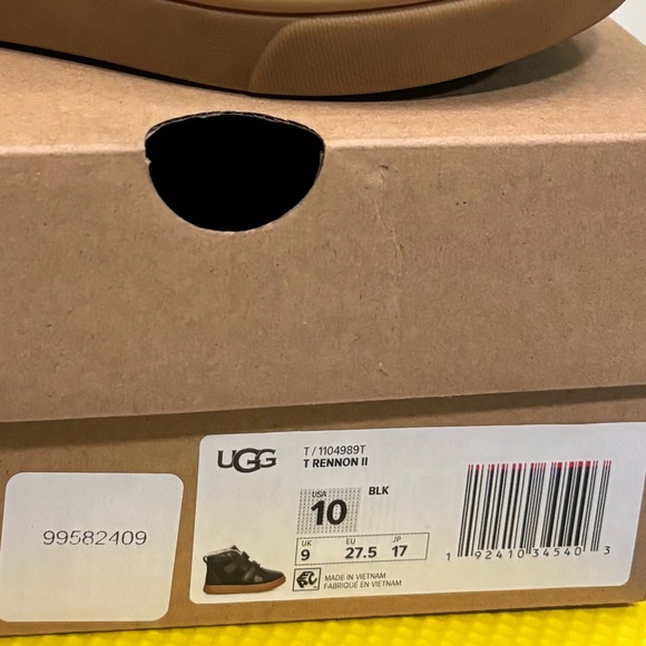 Boys shoes: UGG (T Rennon II), Size: 10, Colour: Black/Tan - Picture 3 of 3